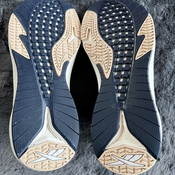 Reebok Trainers - Picture 4 of 8